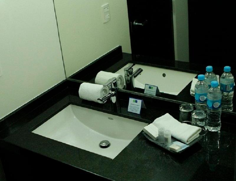 فندق هوليداي إن إكسبريس تولوكا جاليرياس ميتيبيك المظهر الخارجي الصورة